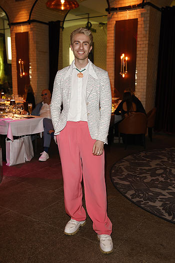 Autor & Model Felix Nieder beim "ROSES BY LANA" Collection Launch by Lana Mueller on May 27, 2024 in Berlin, Germany. (©Foto: Franziska Krug/Getty Images für Lana Mueller)